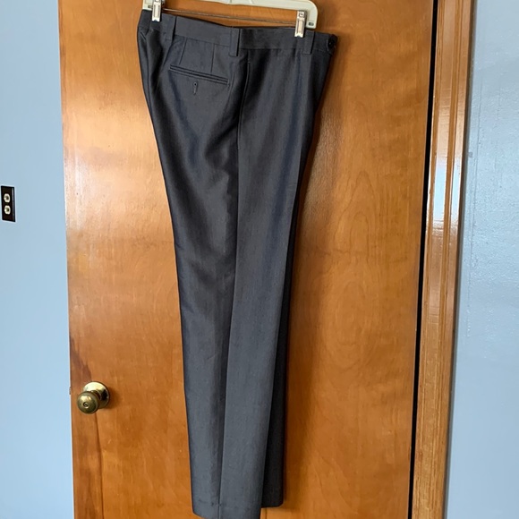 Grey suit - Picture 2 of 9